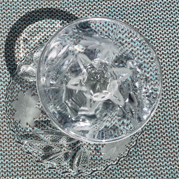 CRYSTAL PEDESTAL DISH CLEAR FLOWERED TRAY CANDIES, COOKIES BOWL 5" X5.5" - Picture 4 of 6